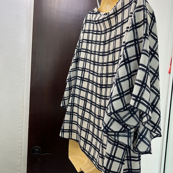 Bell Style Sleeves Blouse - Picture 5 of 6